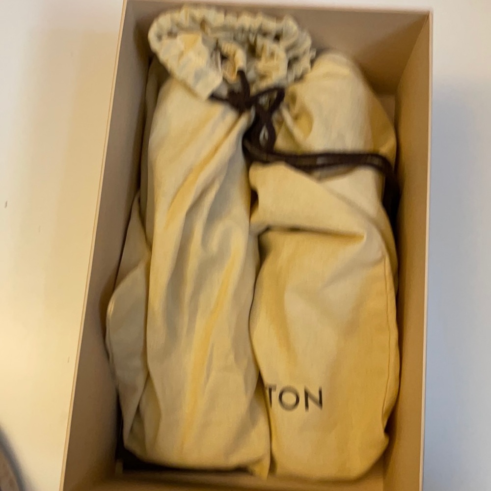 Louis Vuitton worn 1 time like new condition